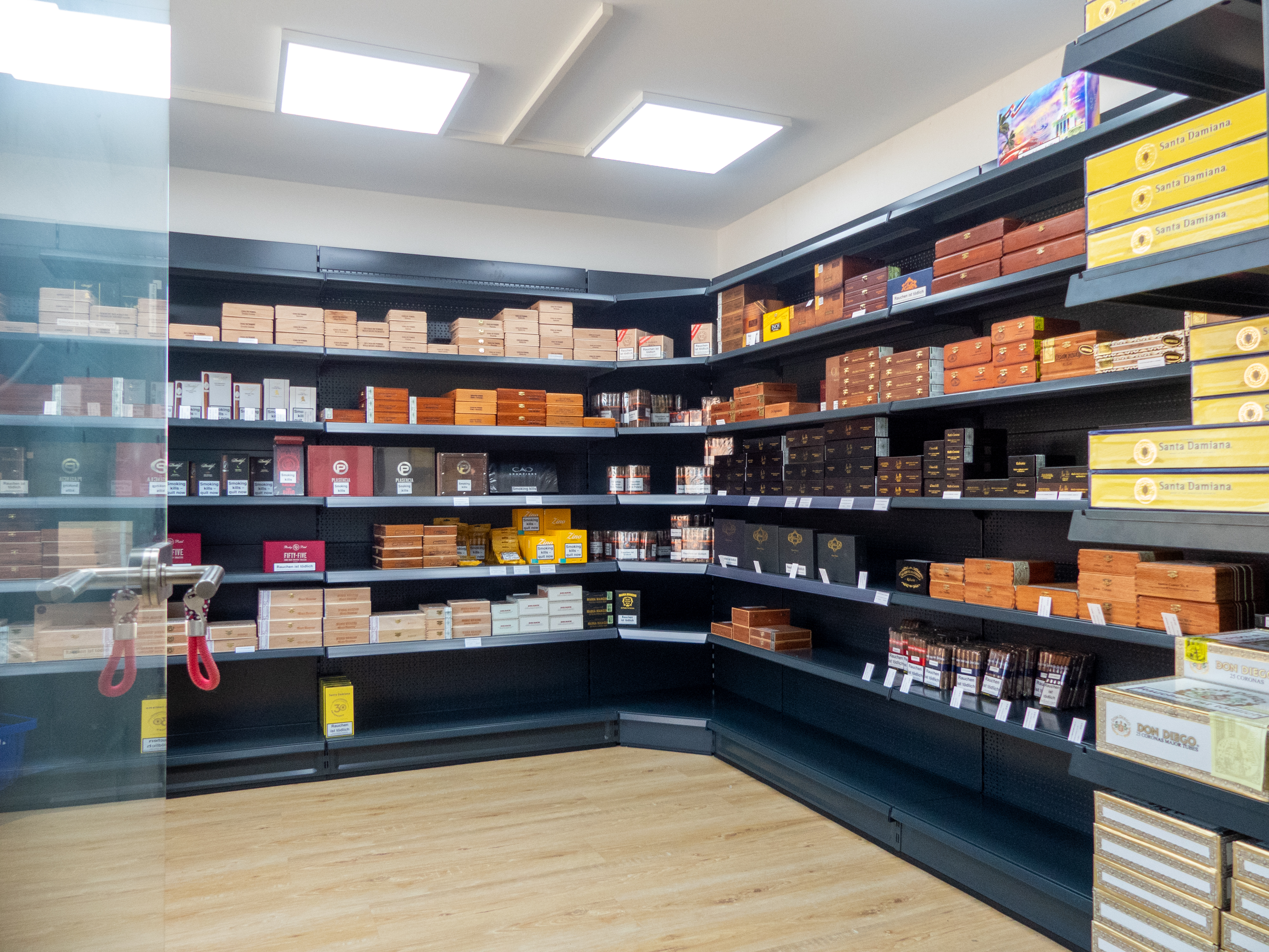 Helgoland Duty Free Filiale Hafenstraße Humidor