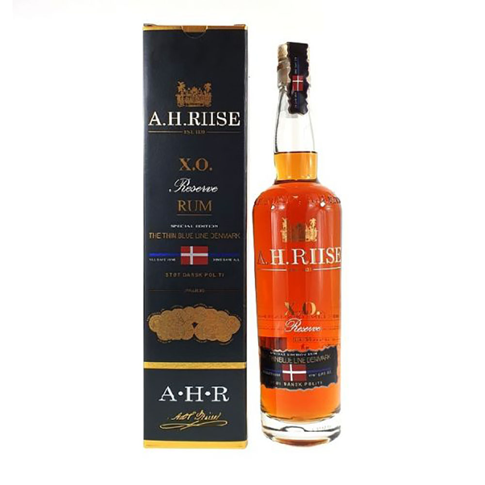 A.H.Riise X.O. Reserve The Thin Blue Line 0,7 Liter 40%vol. A.H.Riise X.O. Reserve The Thin Blue Line 0,7 Liter 40%vol.
